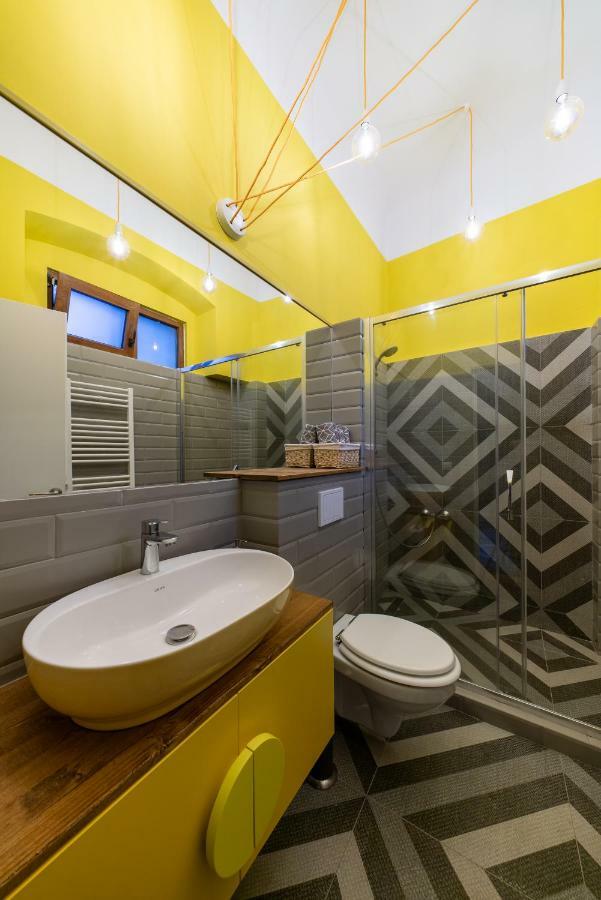 The Yellow Umbrella Studio Клуж-Напока Экстерьер фото